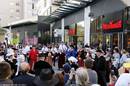 Danseuses & danseurs de Brug Arvor en costume au centre commercial Avaricum