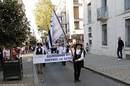 Arrivée du défilé en haut de la rue Moyenne