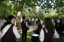 Nominoë accompagne les danseurs de Brug Arvor