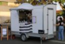 Food truck de cr&egrave;pes devant la salle du fest noz